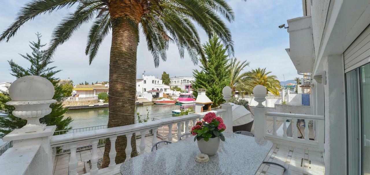 Villa Requesens On Canal Емпуриабрава Екстериор снимка
